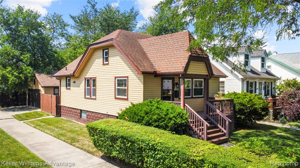 1449 Wayburn Street Grosse Pointe Park, MI 48230 - Photo 2 of 19