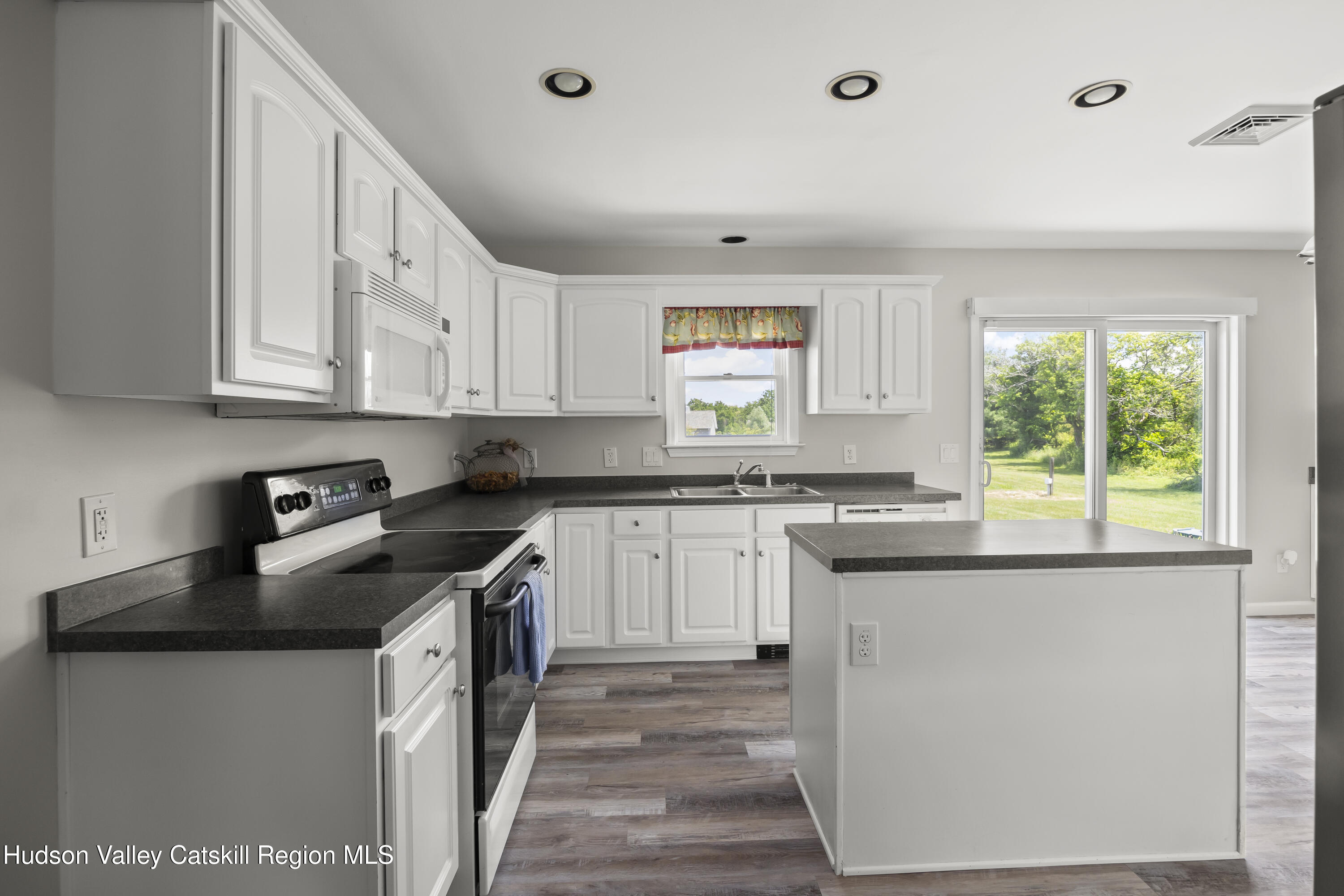 311 Middle Road Hudson, NY 12534 - Photo 11 of 28 7Y3A2267