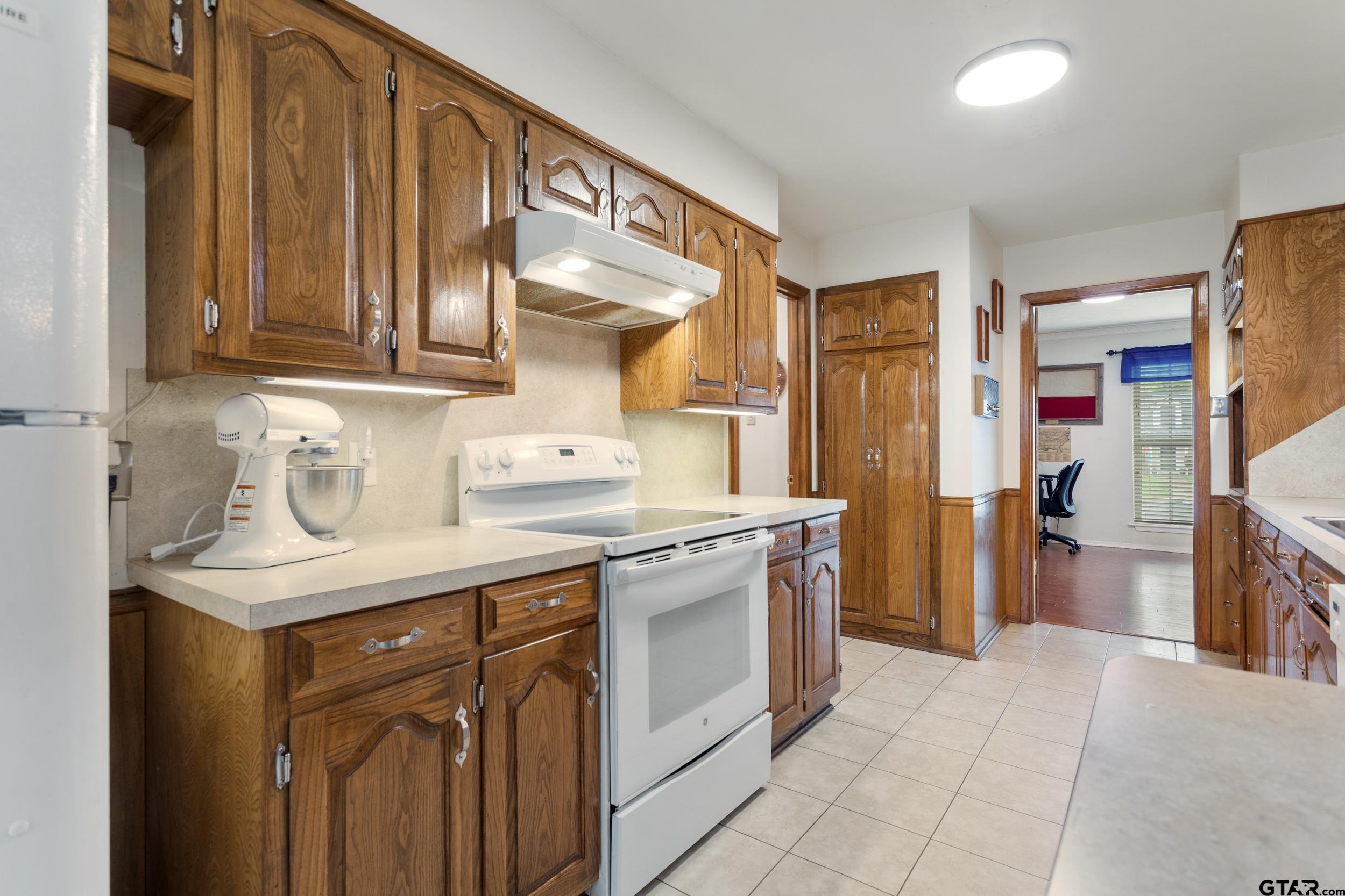 516 Ruthlynn Drive Longview, TX 75605 - Photo 12 of 34 a kitchen with stainless steel appliances granite countertop a sink and cabinets