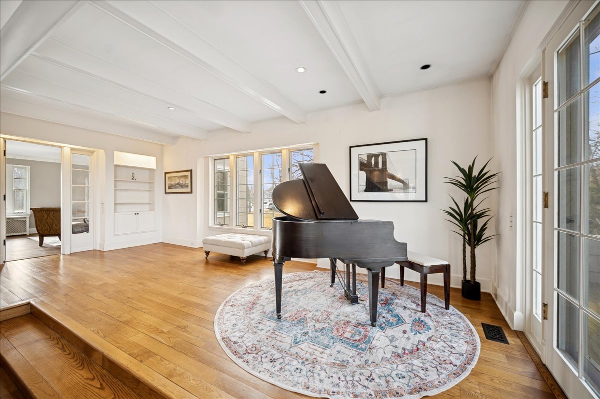 2085 Stirling Road Bannockburn, IL 60015 - Photo 18 of 48 a workspace with furniture window and wooden floor