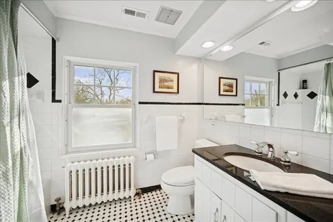 $1,500,000 | 2085 Stirling Road, Bannockburn, IL 60015