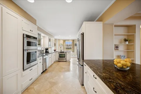 $1,500,000 | 2085 Stirling Road, Bannockburn, IL 60015