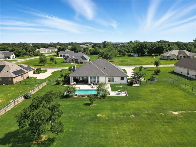 $520,000 | 104 Maudy Ln. Lane, Springtown, TX 76082