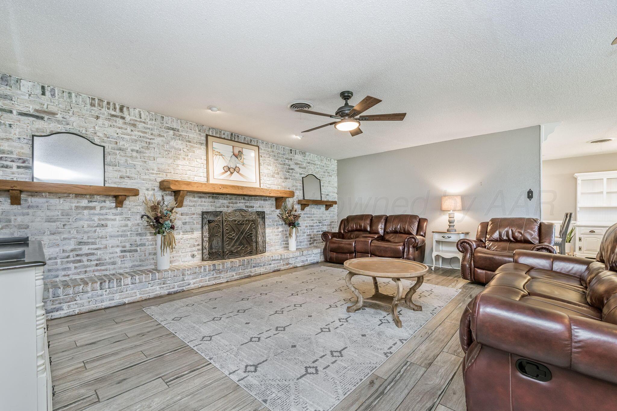 414 Ramada Trail Amarillo, TX 79108 - Photo 2 of 19 Living Room