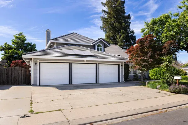 $699,900 | 2316 Den Helder Drive, Modesto, CA 95356
