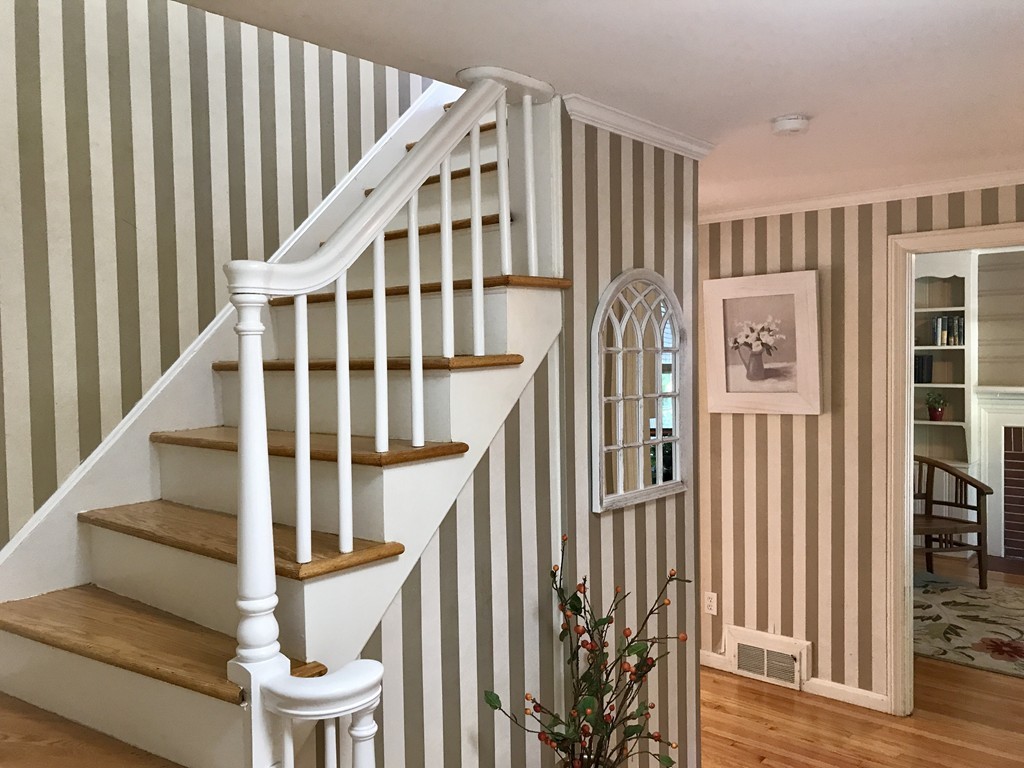 71 Meadowbrook Road Longmeadow, MA 01106 - Photo 3 of 29 Gallery Image 3