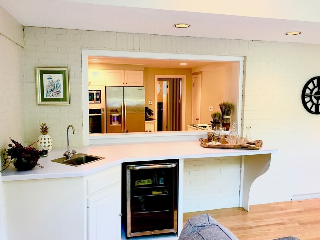 71 Meadowbrook Road Longmeadow, MA 01106 - Photo 8 of 29 Gallery Image 8