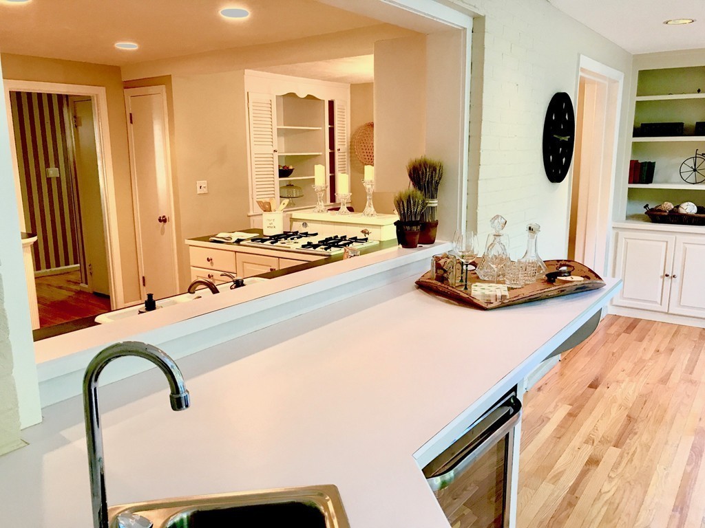71 Meadowbrook Road Longmeadow, MA 01106 - Photo 9 of 29 Gallery Image 9