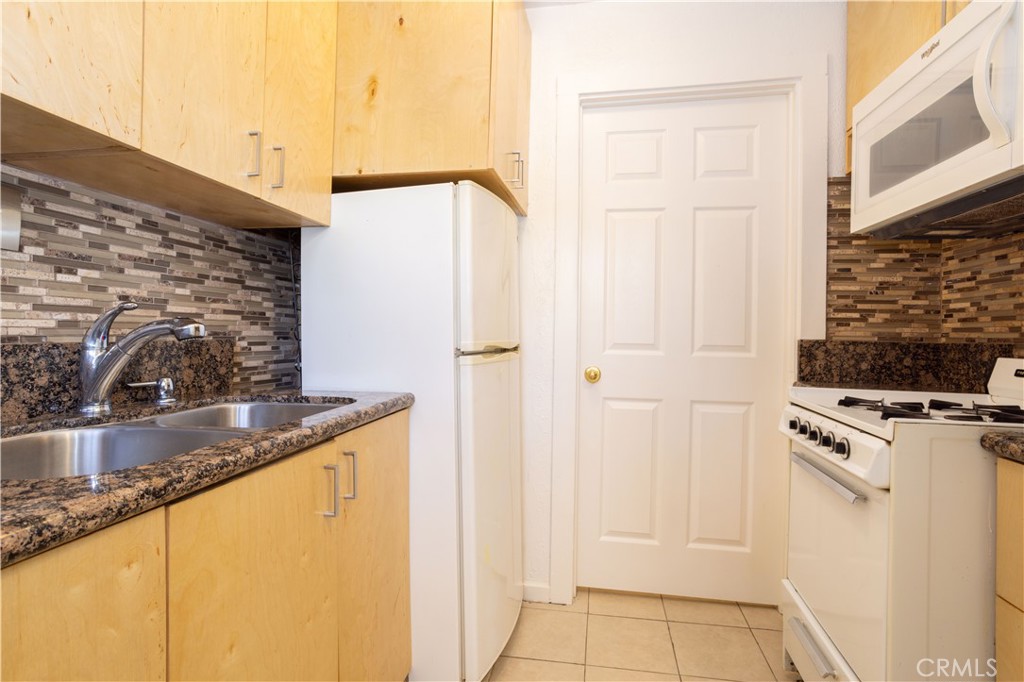 10410 Amigo Avenue, Unit A Porter Ranch, CA 91326 - Photo 16 of 17