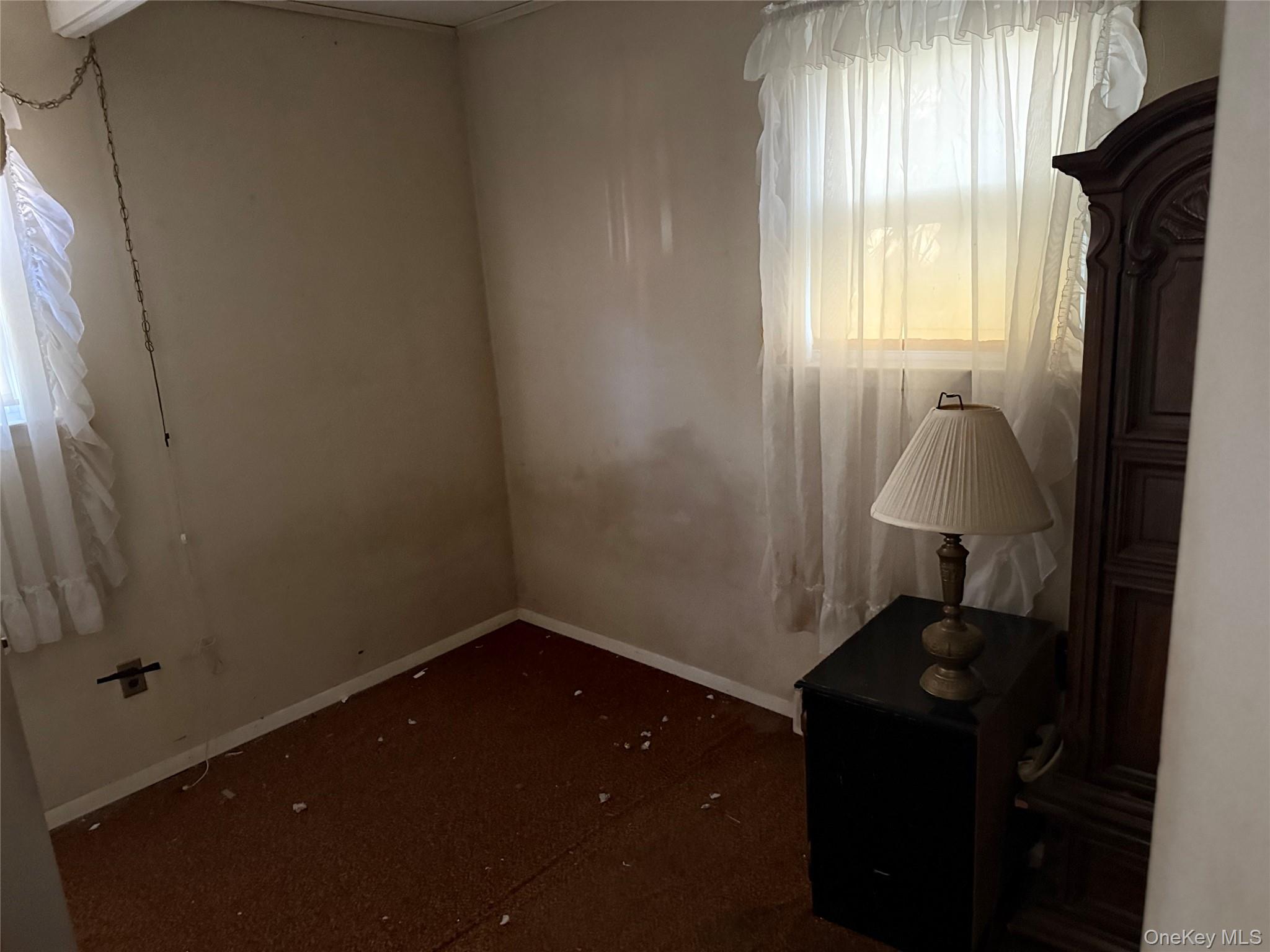 1663 North Thompson Drive Bay Shore, NY 11706 - Photo 9 of 22 a room with a window