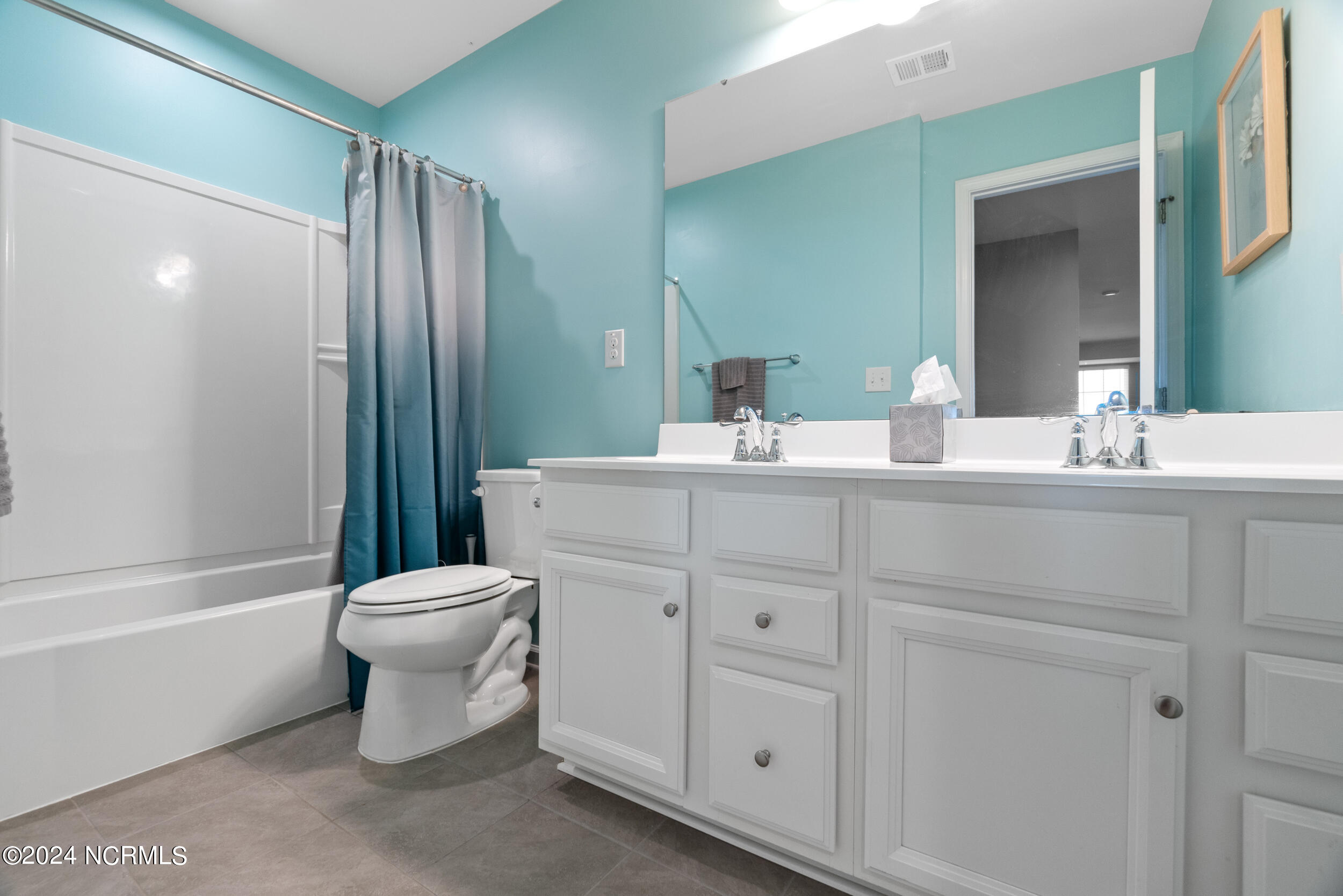 115 Sunny Lake Road Moyock, NC 27958 - Photo 36 of 58 Hall bathroom with double bowl vanity also