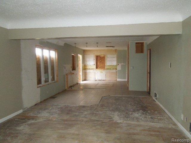 8235 North Linden Road Mount Morris, MI 48458 - Photo 3 of 16 10-29 149.jpg