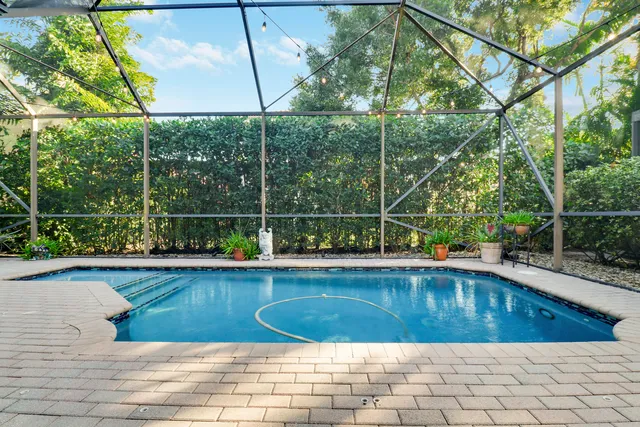 $1,149,900 | 104 Via Azurra, Jupiter, FL 33458