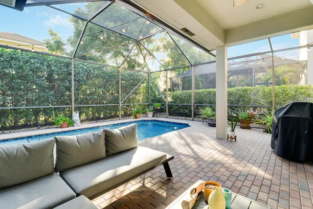 $1,149,900 | 104 Via Azurra, Jupiter, FL 33458