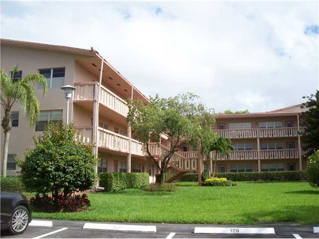 99 Mansfield D, Unit 99 Boca Raton, FL 33434 - Photo 1 of 7 Primary Photo