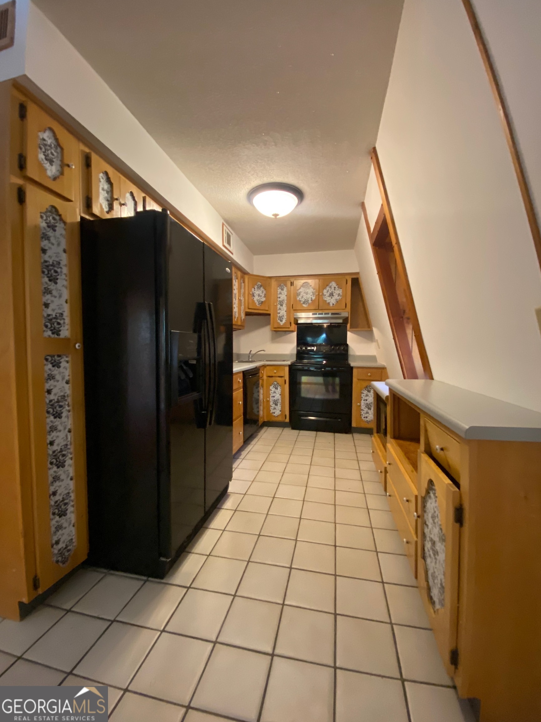 231 West Seminole Drive Byron, GA 31008 - Photo 6 of 38 a view of a kitchen with refrigerator and furniture