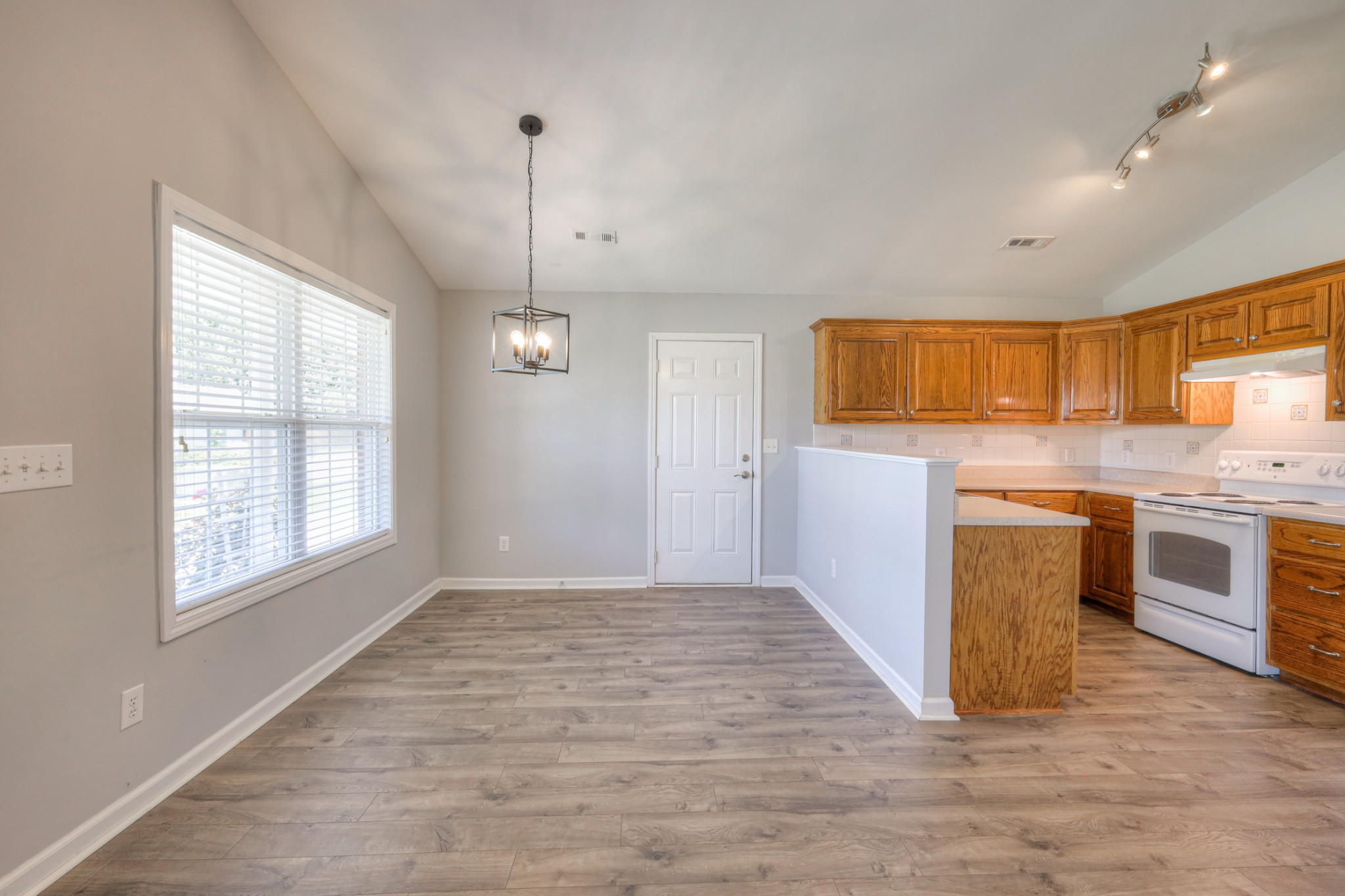 2012 Golden Court Spring Hill, TN 37174 - Photo 8 of 19 Gallery Image 8