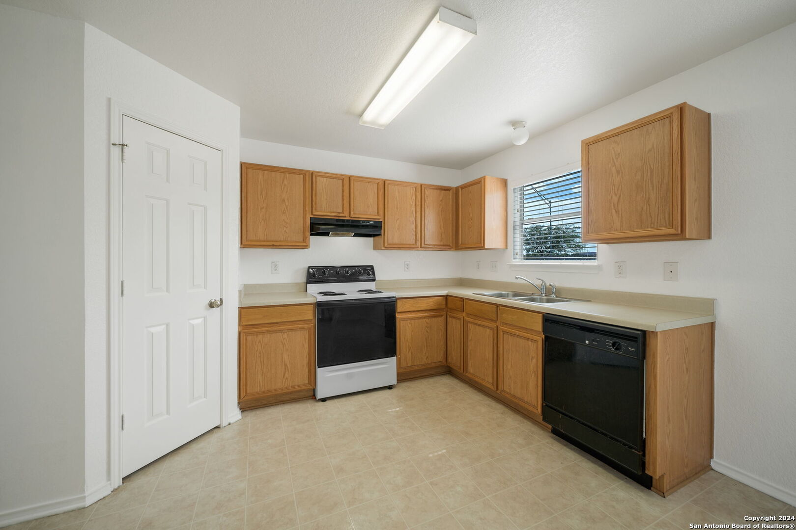 7 Kenrock Ridge San Antonio, TX 78254 - Photo 6 of 19
