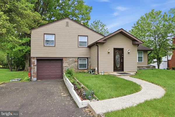 $724,900 | 1111 Harriett Road, Huntingdon Valley, PA 19006