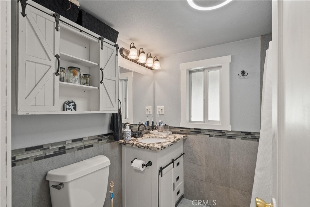 5150 Miners Ranch Road Oroville, CA 95966 - Photo 14 of 36 a bathroom with a sink a toilet and a mirror