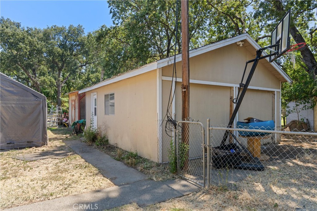 5150 Miners Ranch Road Oroville, CA 95966 - Photo 23 of 36 a backyard of a house with table and chairs
