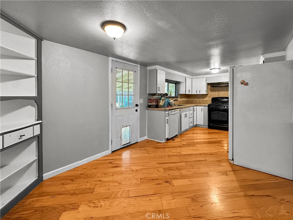 5150 Miners Ranch Road Oroville, CA 95966 - Photo 5 of 12 a kitchen with stainless steel appliances granite countertop a refrigerator and a stove top oven