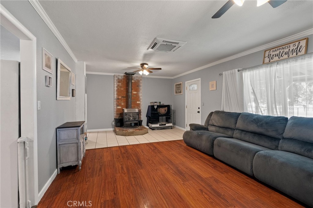 5150 Miners Ranch Road Oroville, CA 95966 - Photo 6 of 36 a living room with furniture and a wooden floor