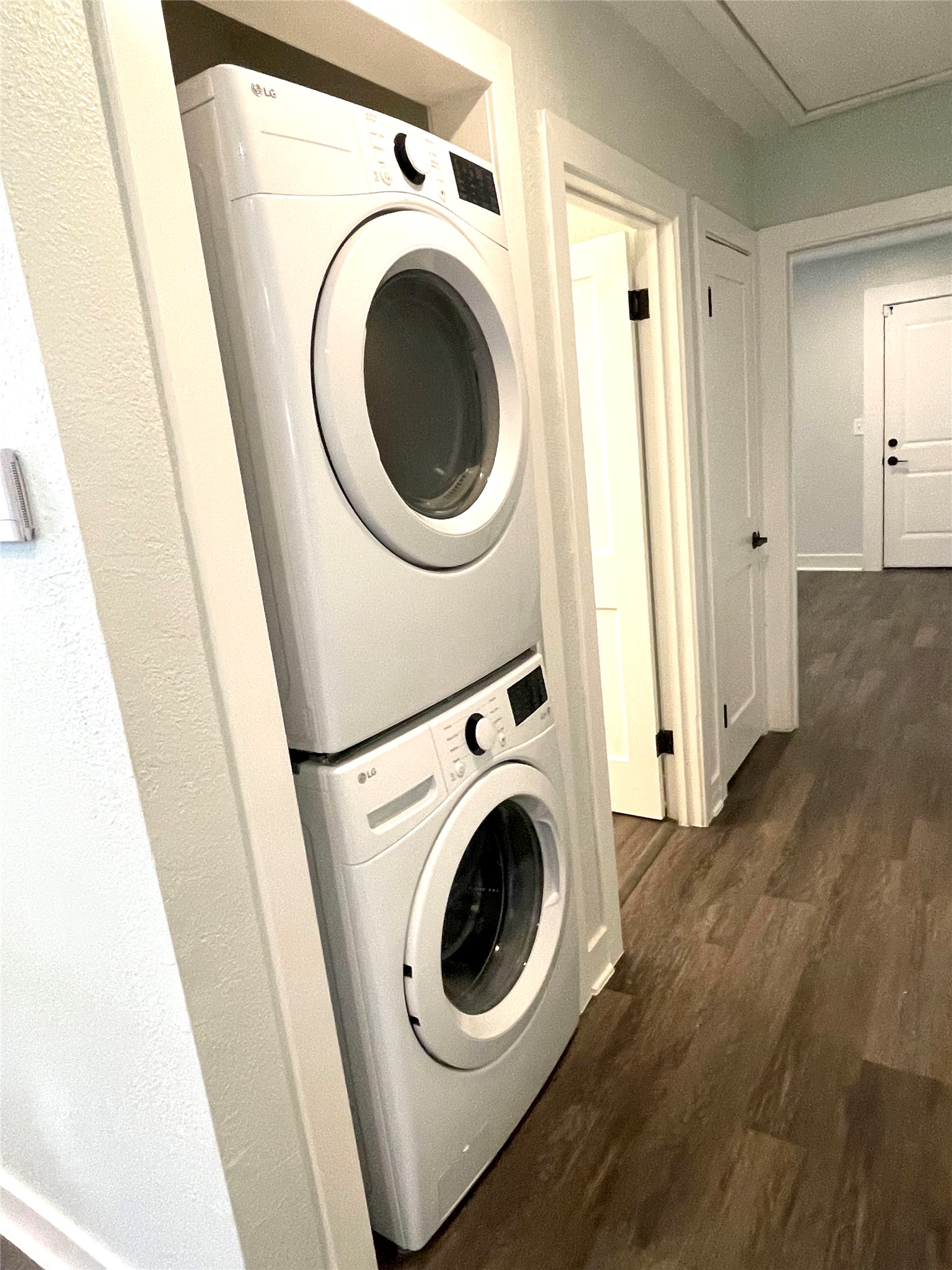 807 East Riverside Drive, Unit B Austin, TX 78704 - Photo 20 of 28 Included for your convenience, a full-sized washer and dryer unit.