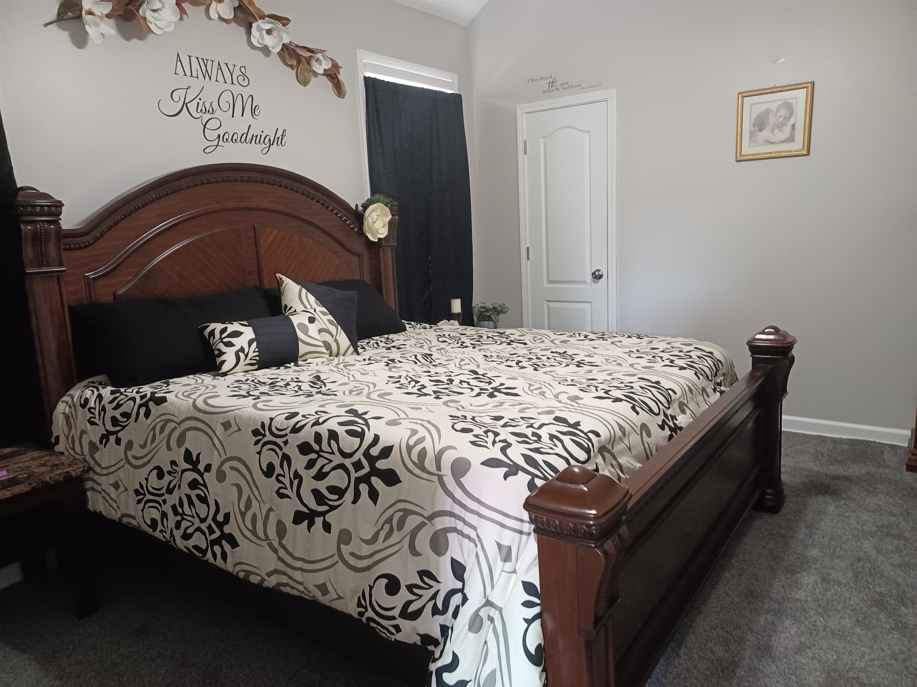 8700 Macon Road Memphis, TN 38018 - Photo 9 of 18 a bedroom with a bed and a table