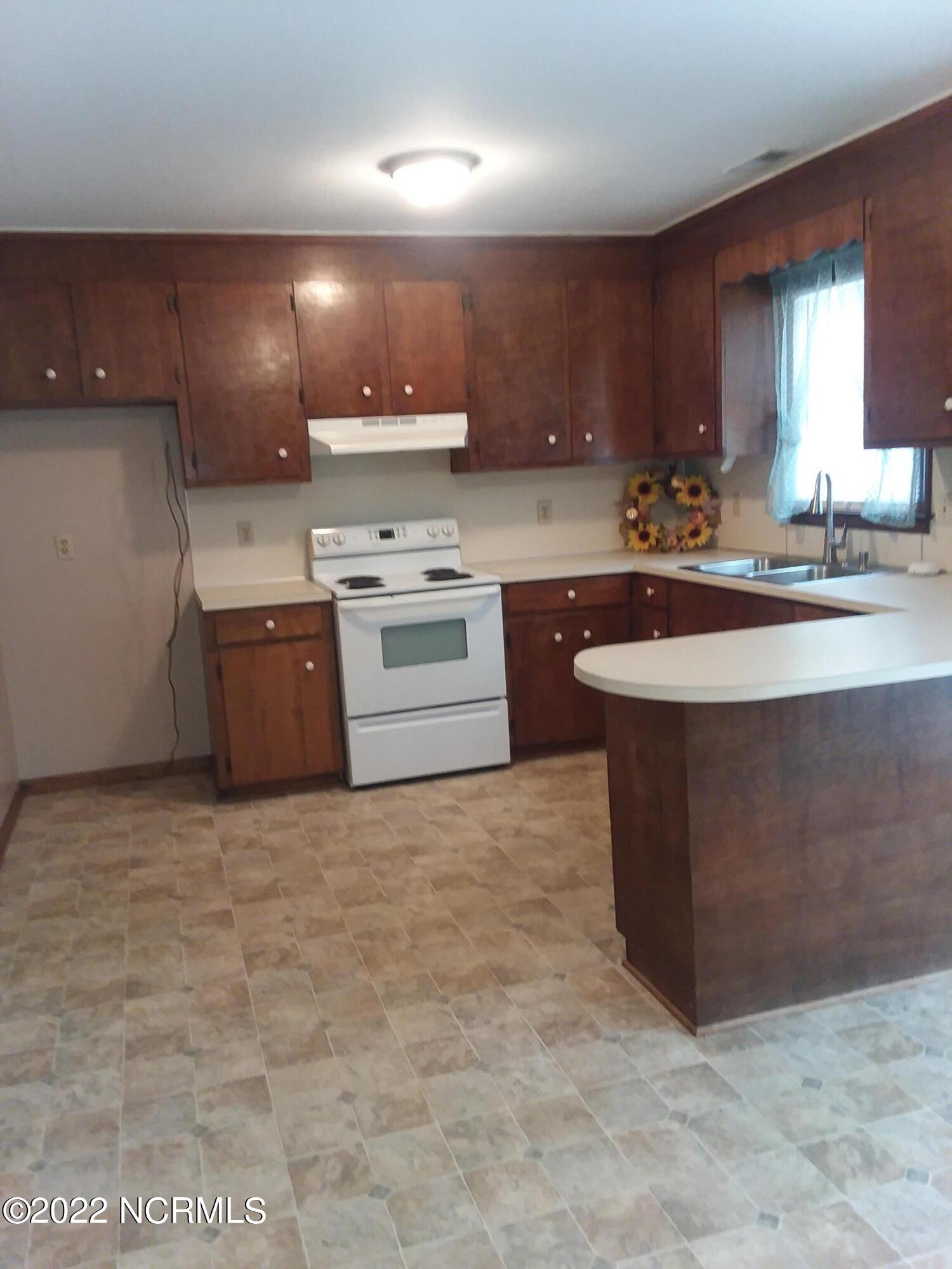 200 Rhodes Street Williamston, NC 27892 - Photo 17 of 18 Rhodes21