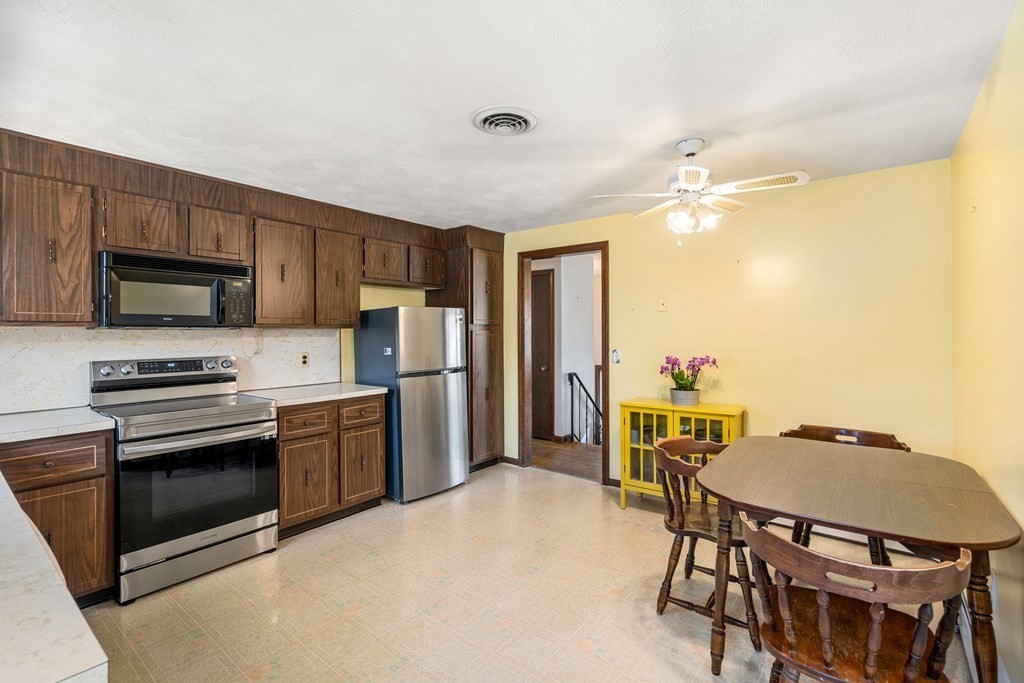 93 Briarwood Road Waltham, MA 02452 - Photo 11 of 26 Gallery Image 11