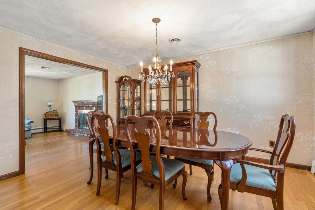 93 Briarwood Road Waltham, MA 02452 - Photo 7 of 26 Gallery Image 7