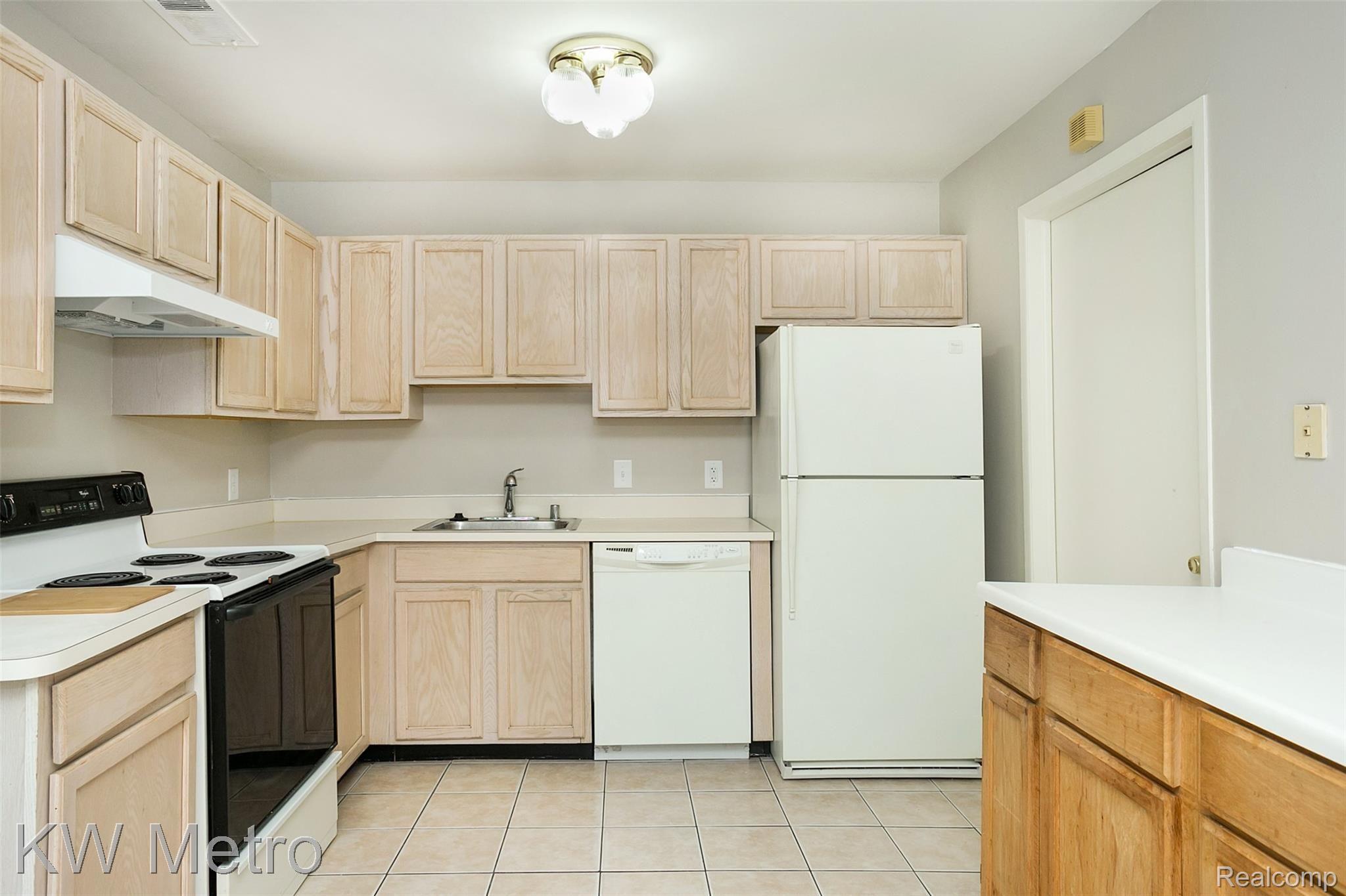 23568 Lahser Road Southfield, MI 48033 - Photo 6 of 27 Lahser-6.jpg