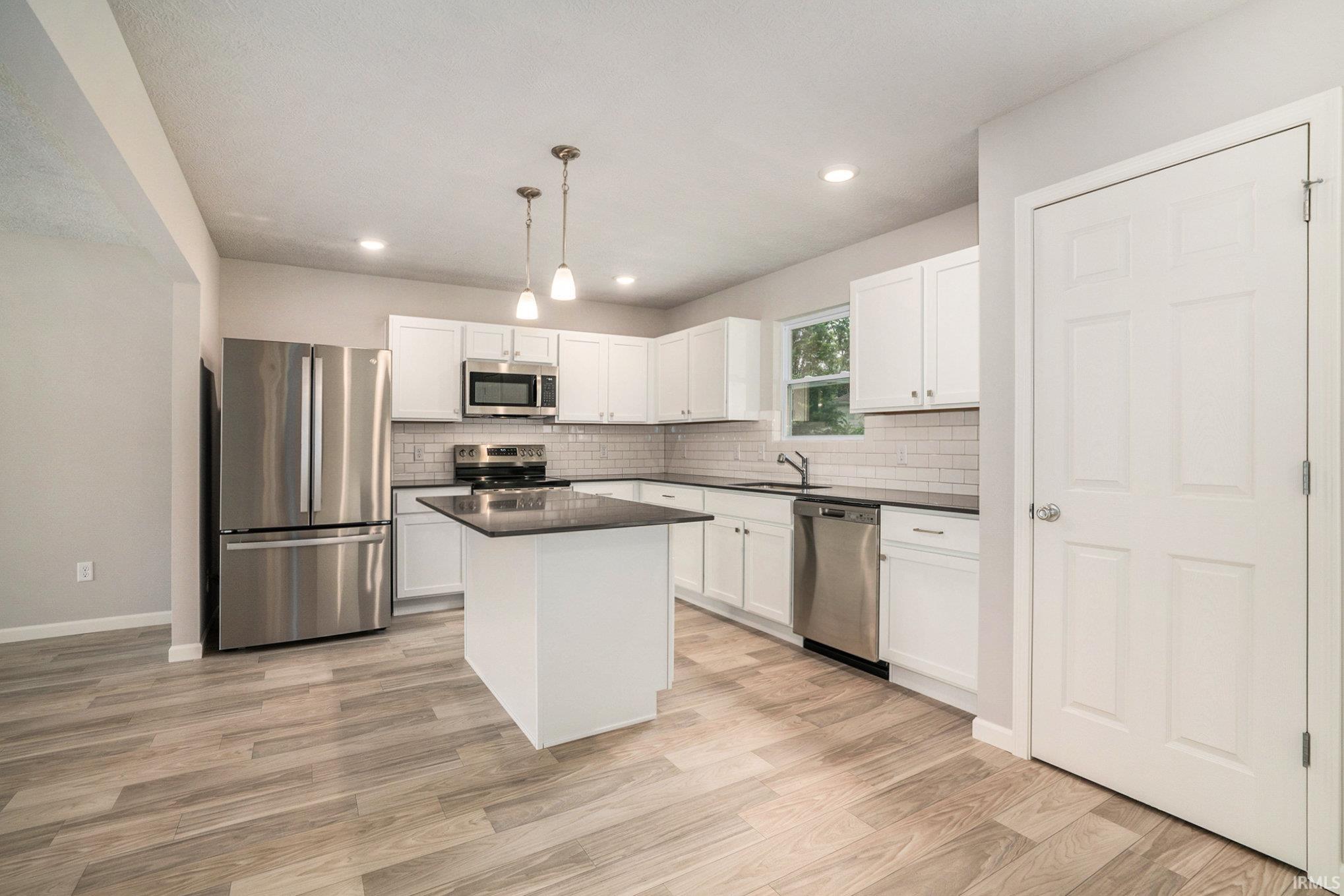 8293 Catberry Trail Fort Wayne, IN 46804 - Photo 6 of 34