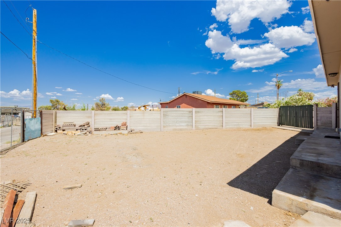 67 Oklahoma Drive Henderson, NV 89015 - Photo 37 of 42 Side Yard with Double Gates and Alley Way Access.