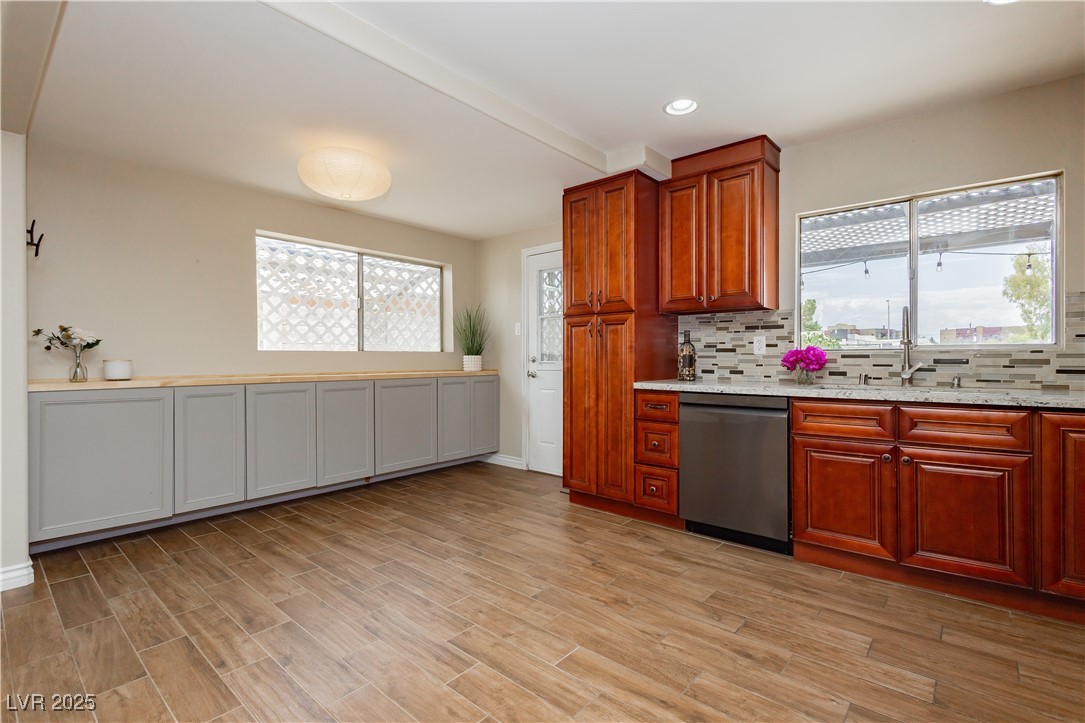 67 Oklahoma Drive Henderson, NV 89015 - Photo 8 of 42 Bright Window over the Farmers Sink