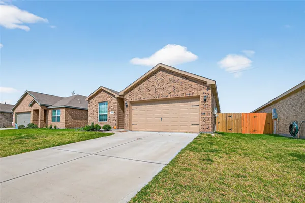a front view of house with yard and garage