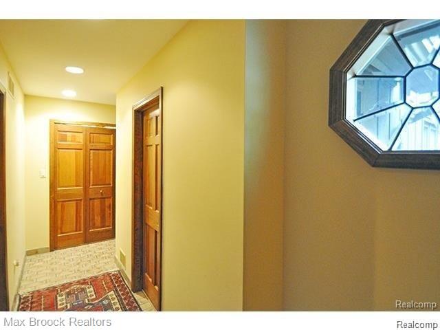 36601 Howard Road Farmington, MI 48331 - Photo 29 of 38 BACK HALL
