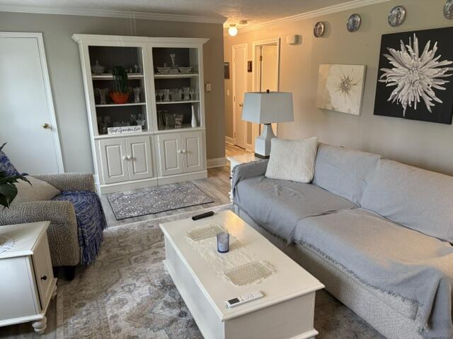 567 Main Street Mashpee, MA 02649 - Photo 17 of 23 Livingroom