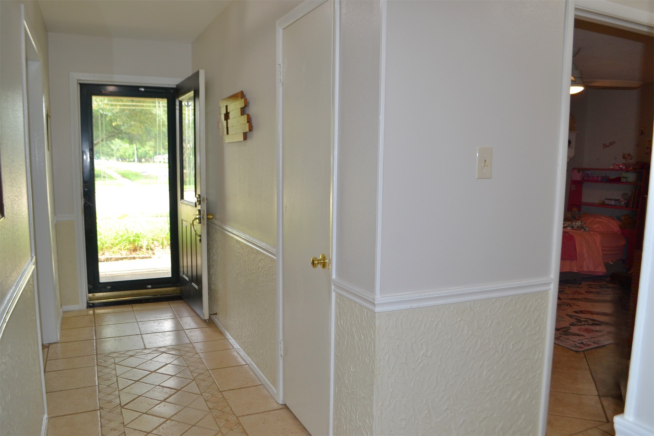 610 East X Street Deer Park, TX 77536 - Photo 7 of 44 a view of an entryway