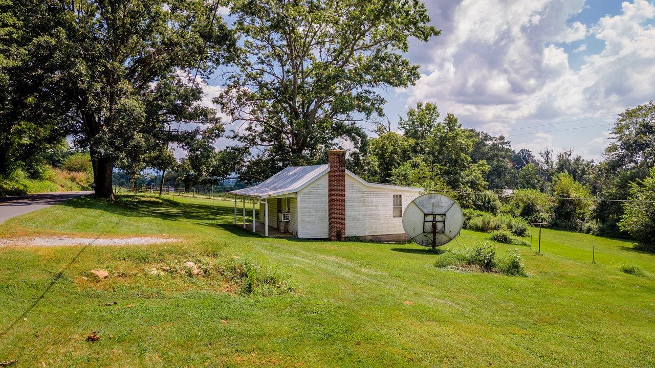 1557 Rinacas Corner Road Shenandoah, VA 22849 - Photo 7 of 32 Gallery Image 7