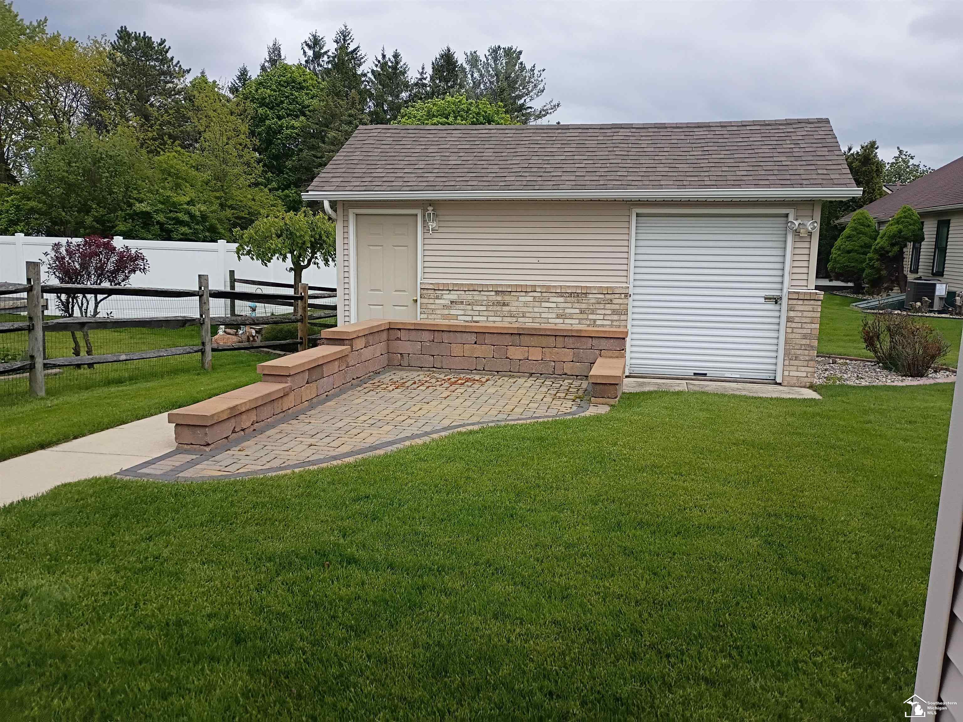 15496 Rutherford Boulevard Monroe, MI 48161 - Photo 7 of 60