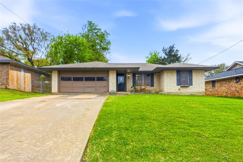 2922 Layne Drive Denison, TX 75020 - Photo 2 of 26