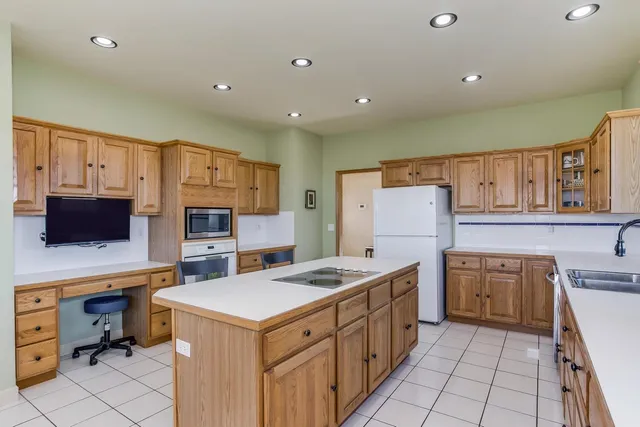 $575,000 | 6301 East Briar Rose Lane, Valley Center, KS 67147