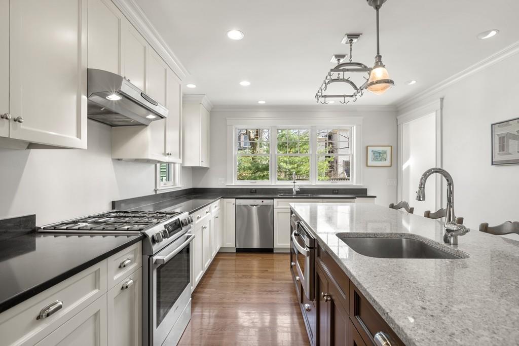 47 Charlotte Road Newton, MA 02459 - Photo 10 of 28