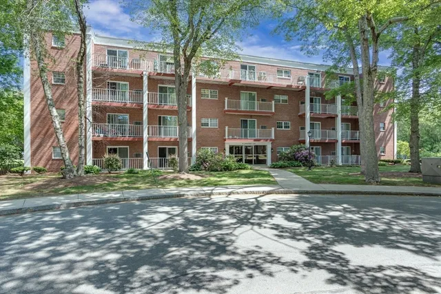 $2,500 | 60 Greentree Lane, Unit 38, Weymouth, MA 02190