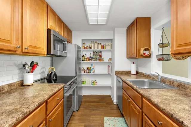 $2,500 | 60 Greentree Lane, Unit 38, Weymouth, MA 02190