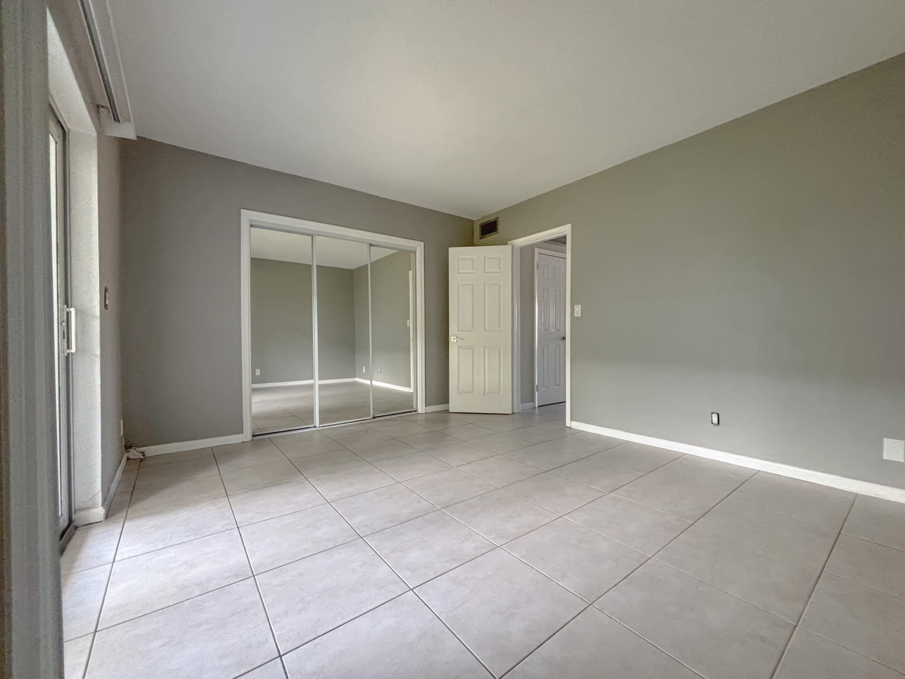 2141 Northeast 41st Street, Unit 3 Lighthouse Point, FL 33064 - Photo 10 of 15 2141 NE 41st St_Final Pics_011