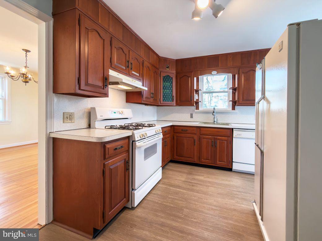 425 Harrington Road Havertown, PA 19083 - Photo 7 of 17