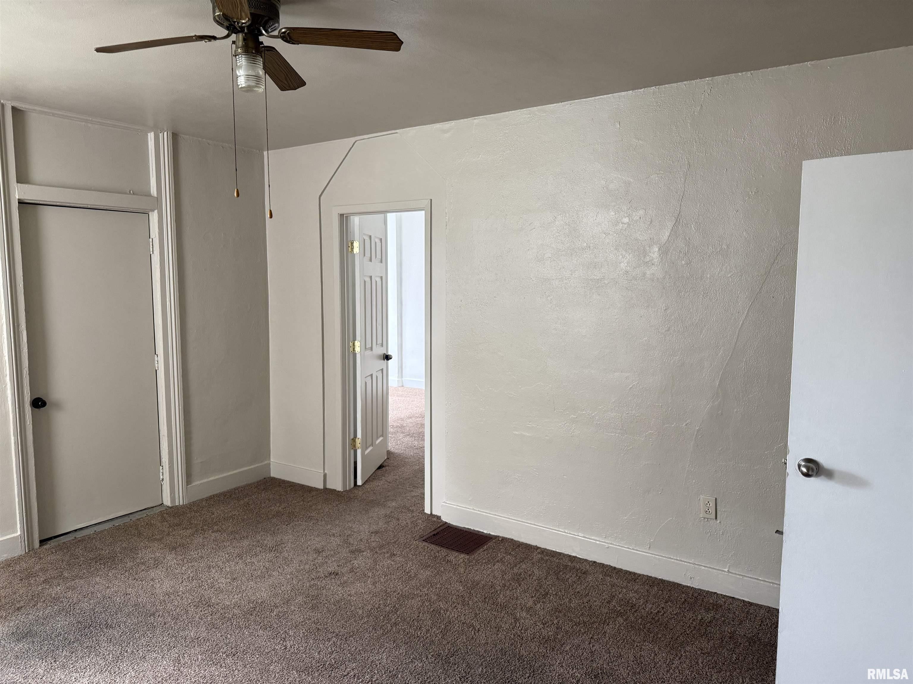 415 Willow Street Pekin, IL 61554 - Photo 4 of 10